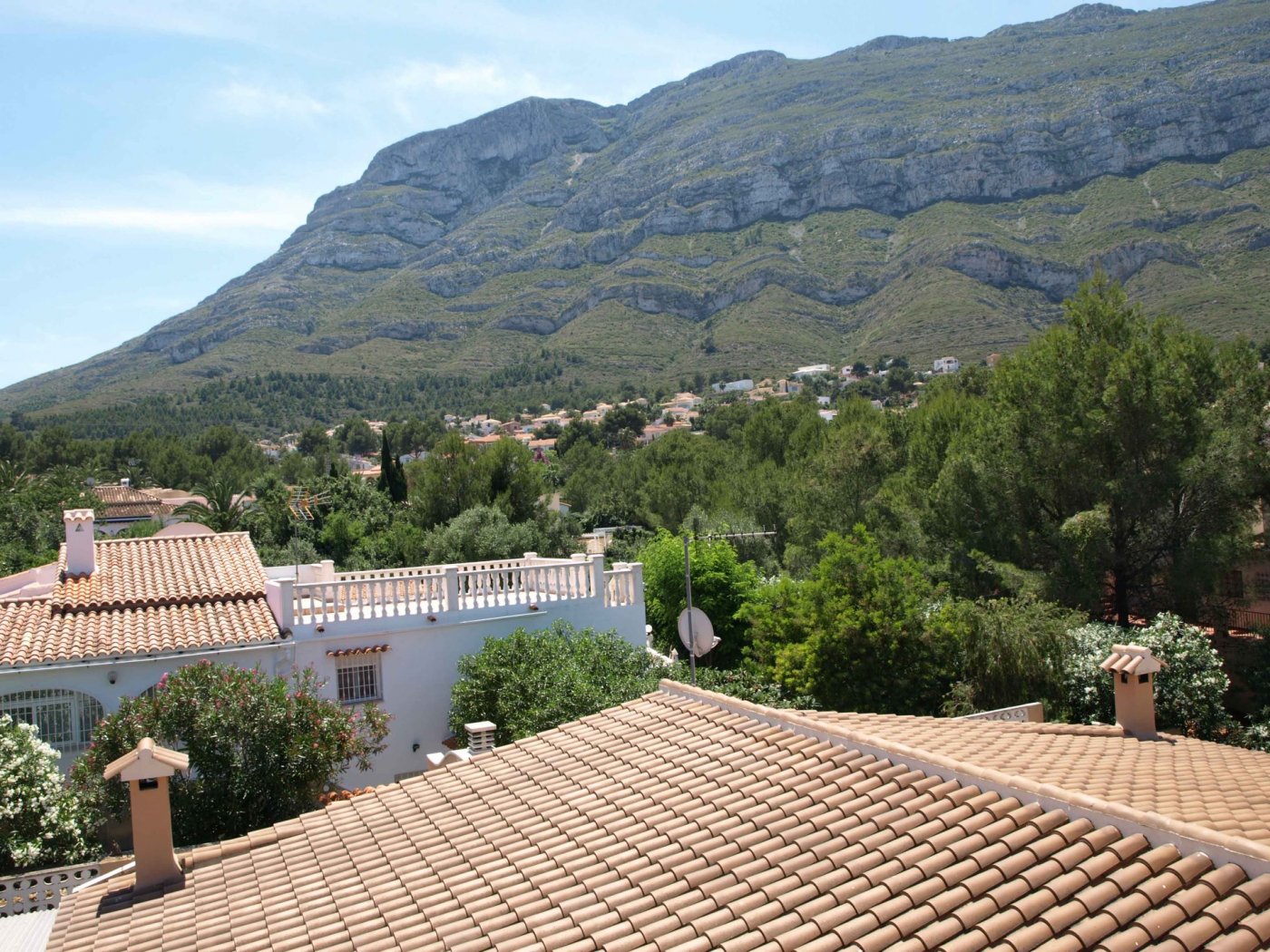 1-3-20 FINCA WITH LUXURY VILLA AND TWO TOWNHOUSES