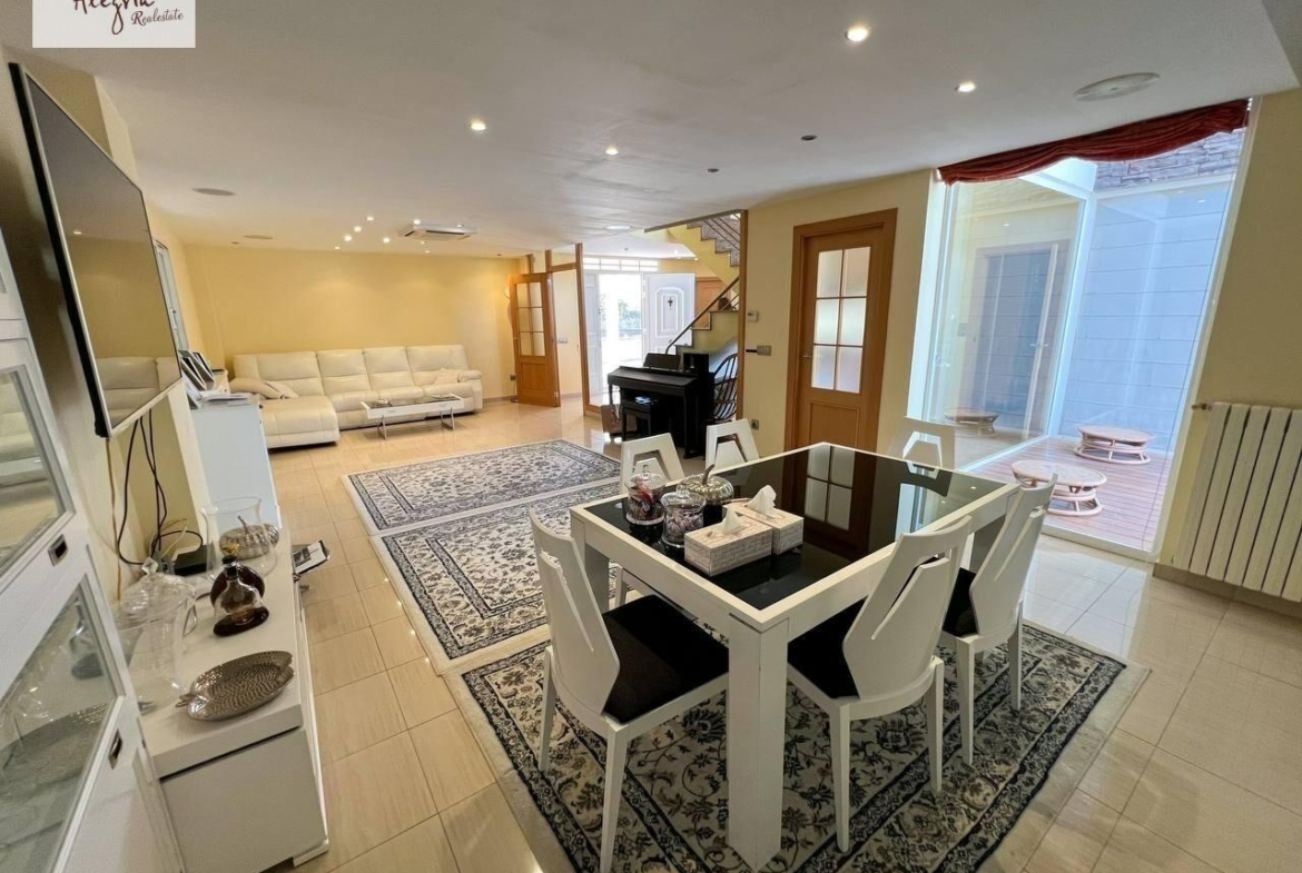 LUXURY VILLA IN VALENCIA