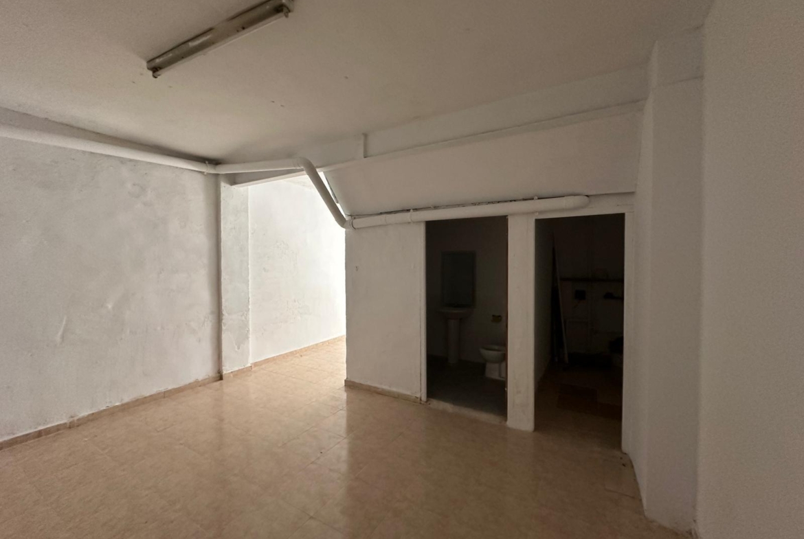 LOCAL CON POSIBILIDAD DE CAMBIO DE USO A VIVIENDA