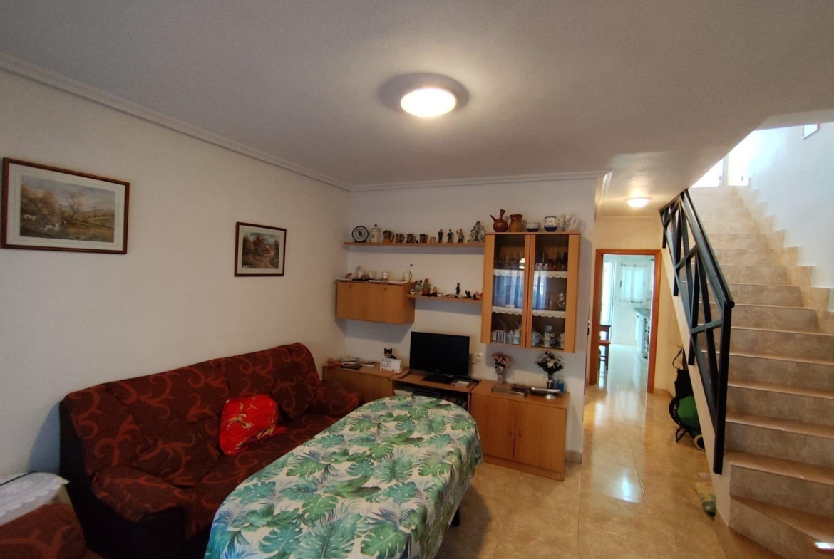 ADOSADO EN LOS ALCAZARES 3 DRM. 2 BAÑOS. SPEEL EEN 500 METROS.