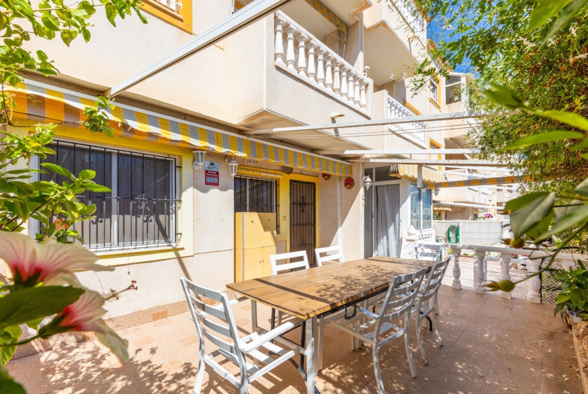 Cozy two houses together with sea views in Torrevieja