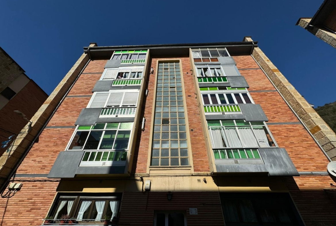 Helder Penthouse in Corigos met panoramisch uitzicht op de bergen