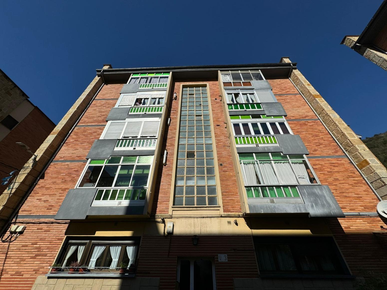 Helder Penthouse in Corigos met panoramisch uitzicht op de bergen