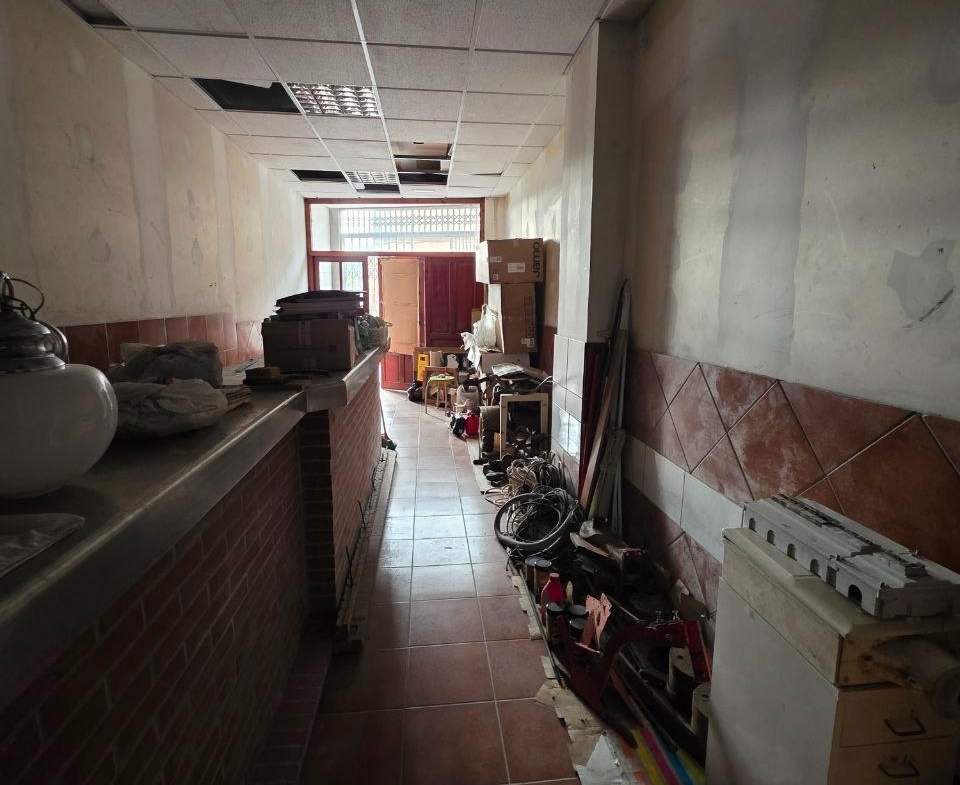 Oportunidad de Inversión: Local Comercial en Oviedo, Zona Fozaneldi-Tenderina