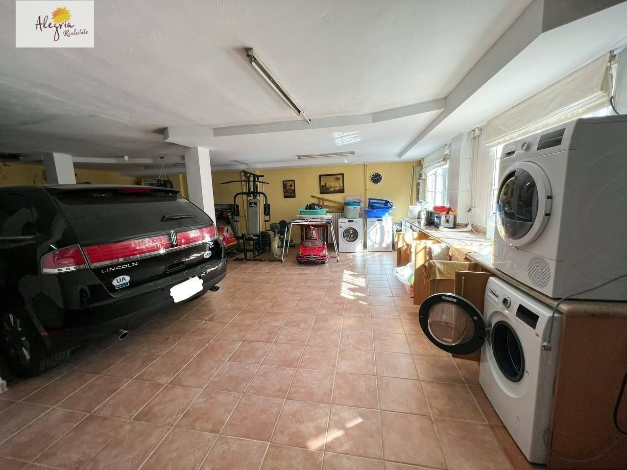 LUXURY VILLA IN VALENCIA