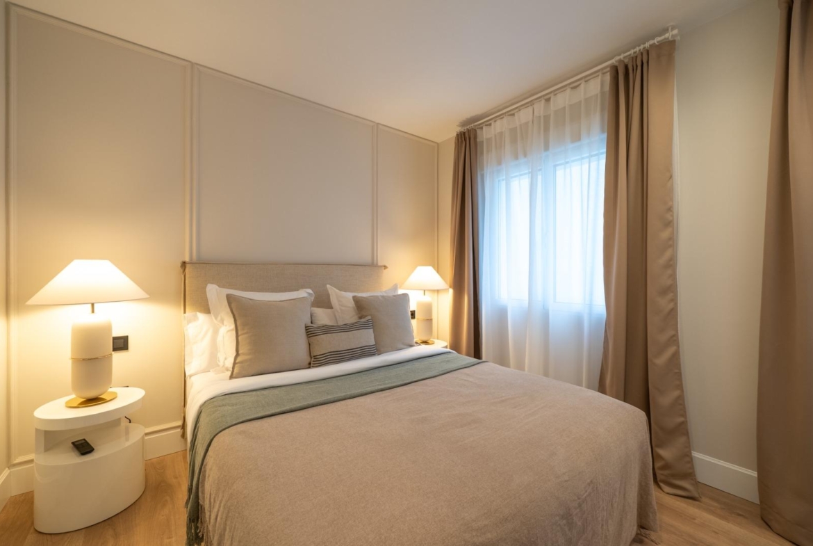 VERVOLGDE APPARTEMENT MET TERRAS EN PARKEREN