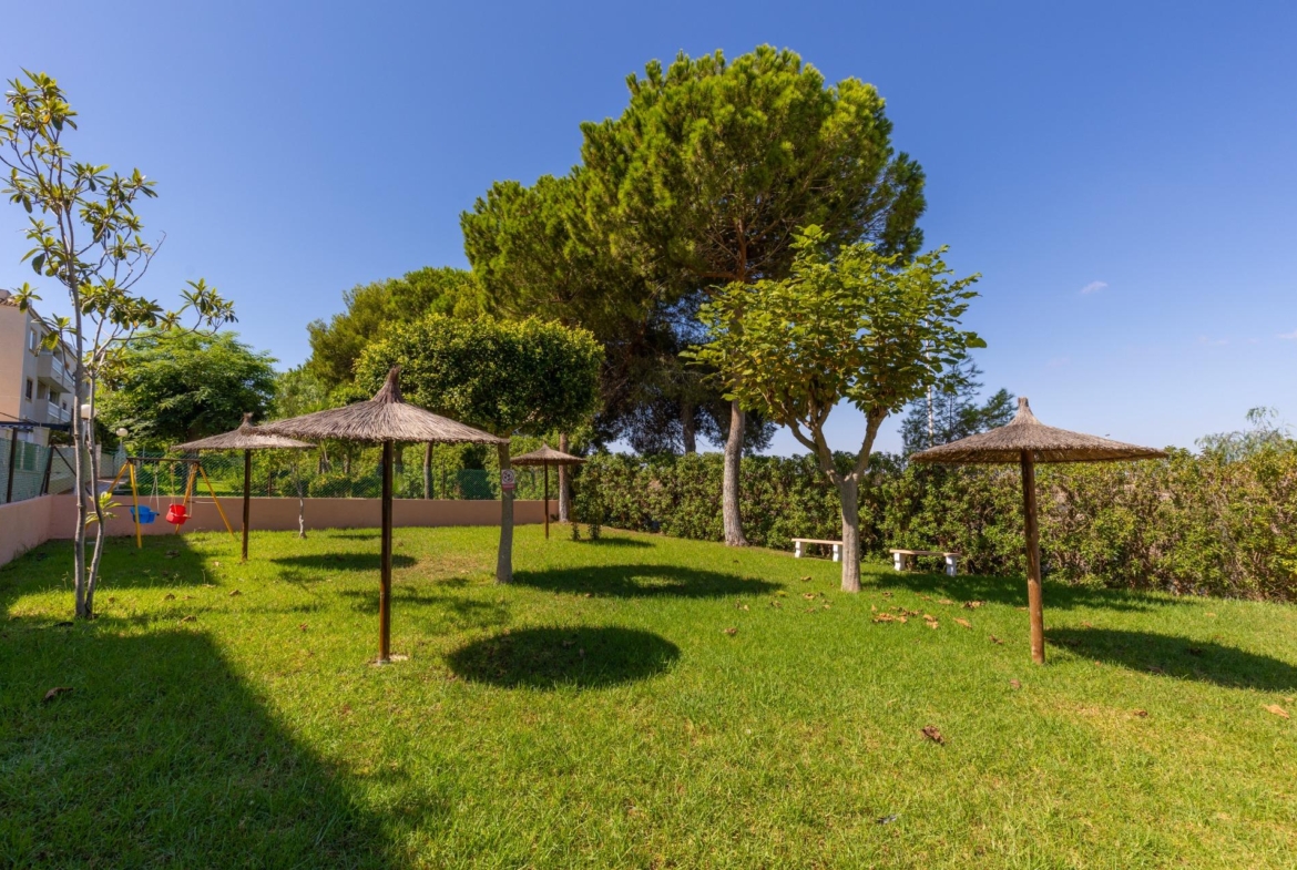 Cozy two houses together with sea views in Torrevieja