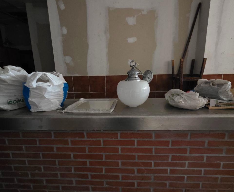 Oportunidad de Inversión: Local Comercial en Oviedo, Zona Fozaneldi-Tenderina