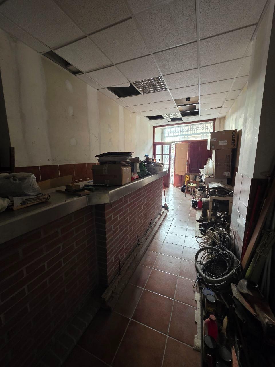 Oportunidad de Inversión: Local Comercial en Oviedo, Zona Fozaneldi-Tenderina