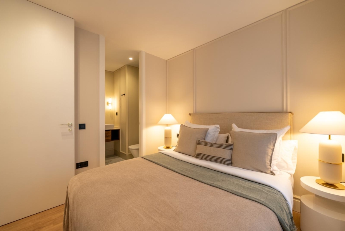 VERVOLGDE APPARTEMENT MET TERRAS EN PARKEREN