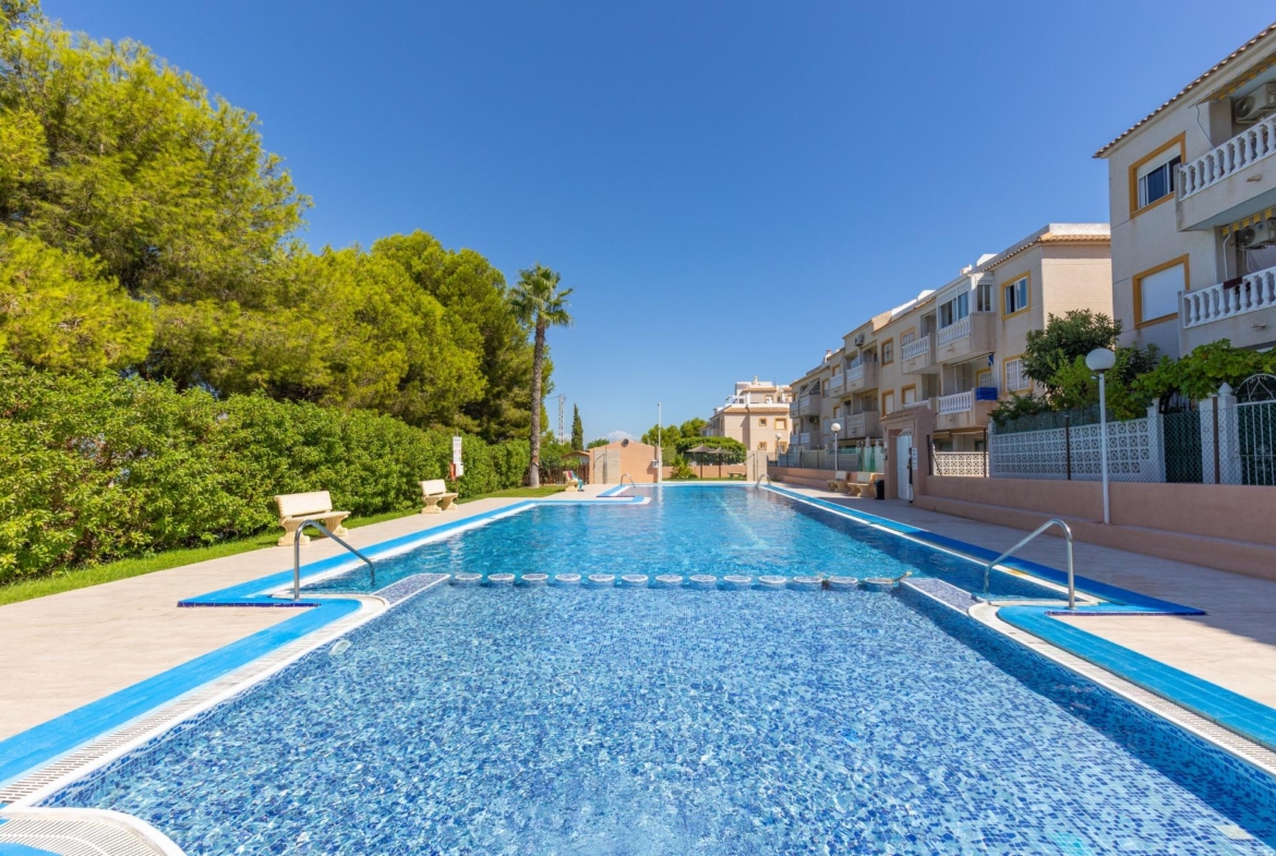 Cozy two houses together with sea views in Torrevieja