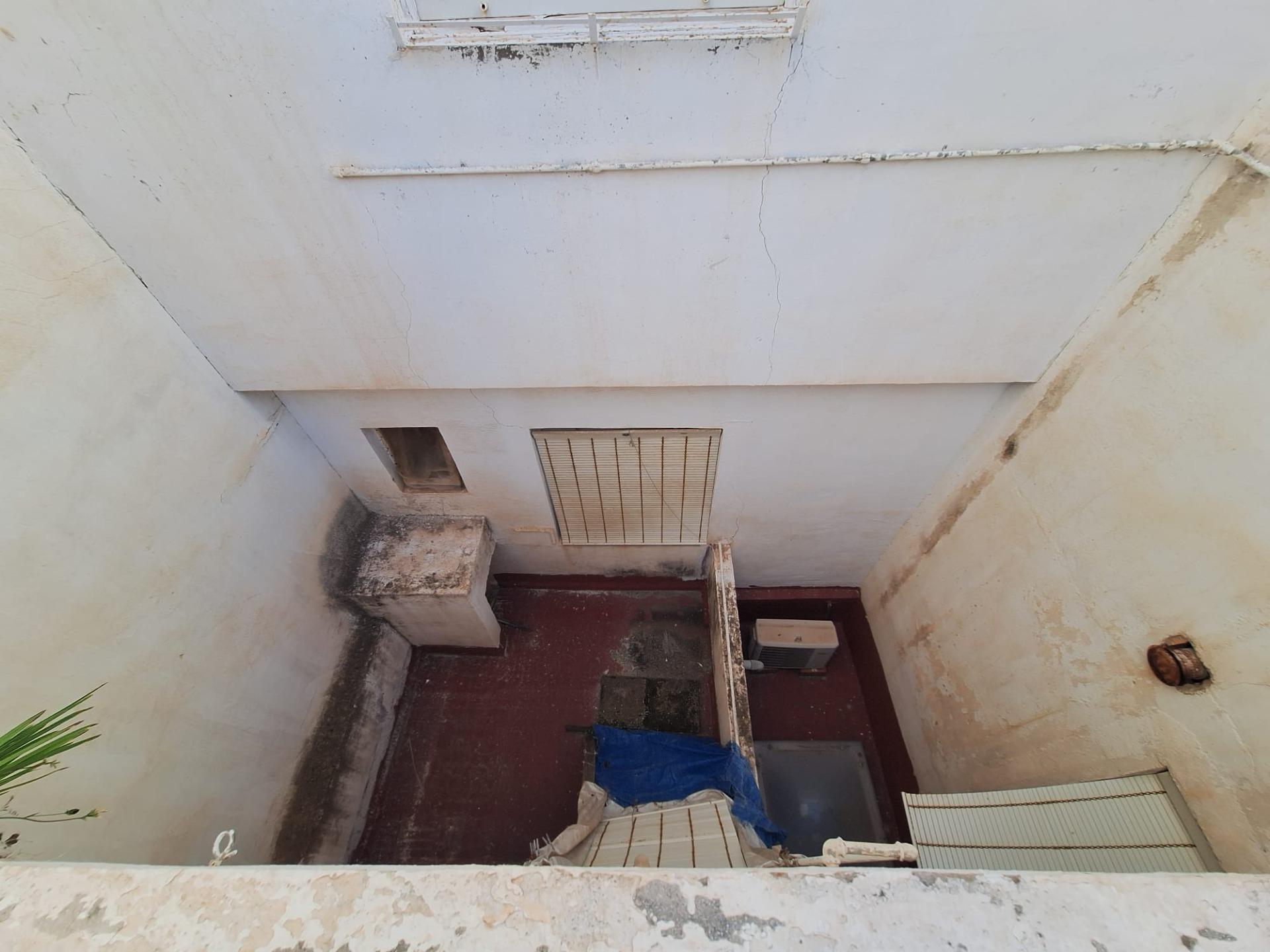 1-34-15 Se vende edificio entero en pleno centro de Torrevieja