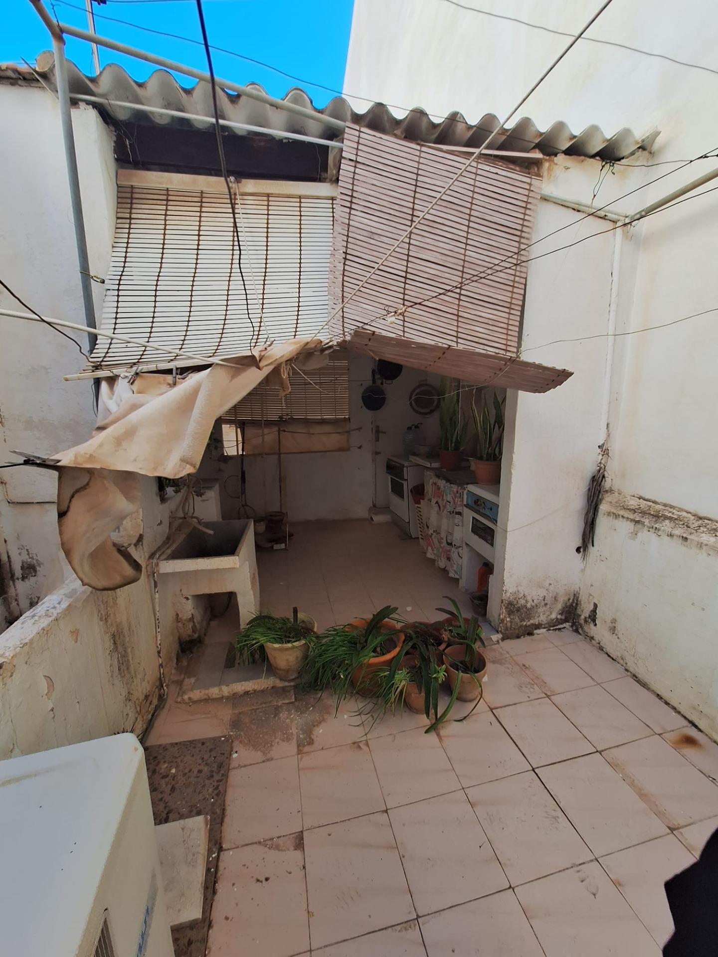 1-35-15 Se vende edificio entero en pleno centro de Torrevieja