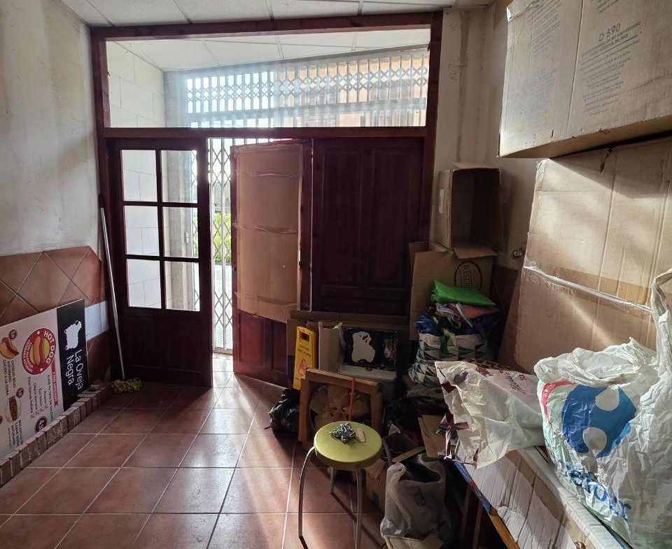 Oportunidad de Inversión: Local Comercial en Oviedo, Zona Fozaneldi-Tenderina