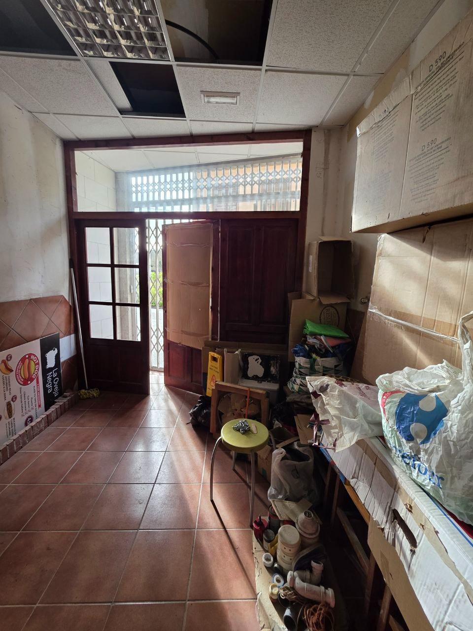 Oportunidad de Inversión: Local Comercial en Oviedo, Zona Fozaneldi-Tenderina