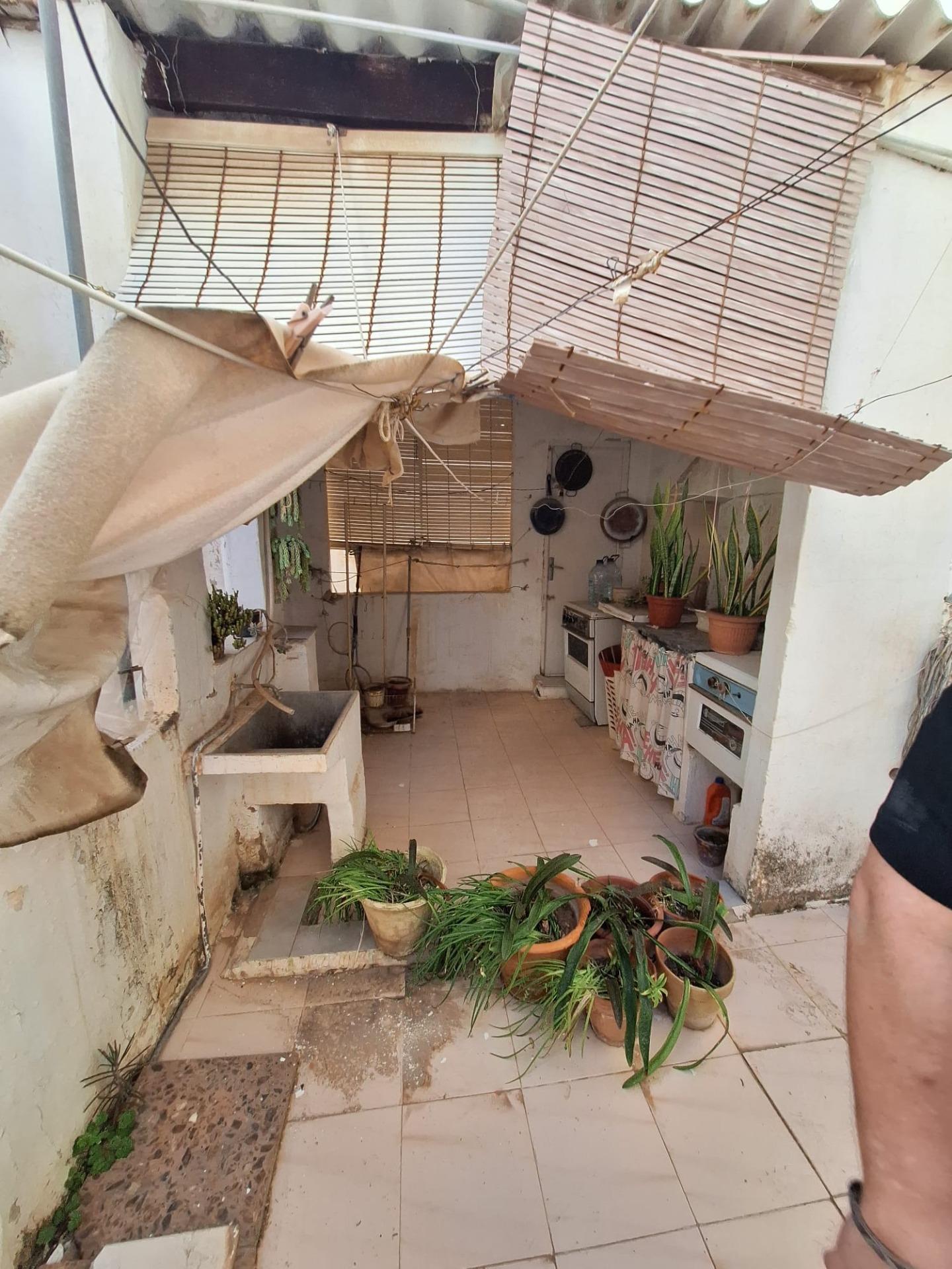 1-36-12 Se vende edificio entero en pleno centro de Torrevieja