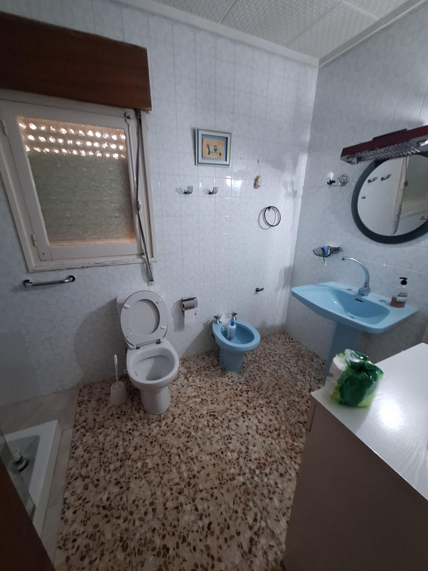 1-37-11 Se vende edificio entero en pleno centro de Torrevieja