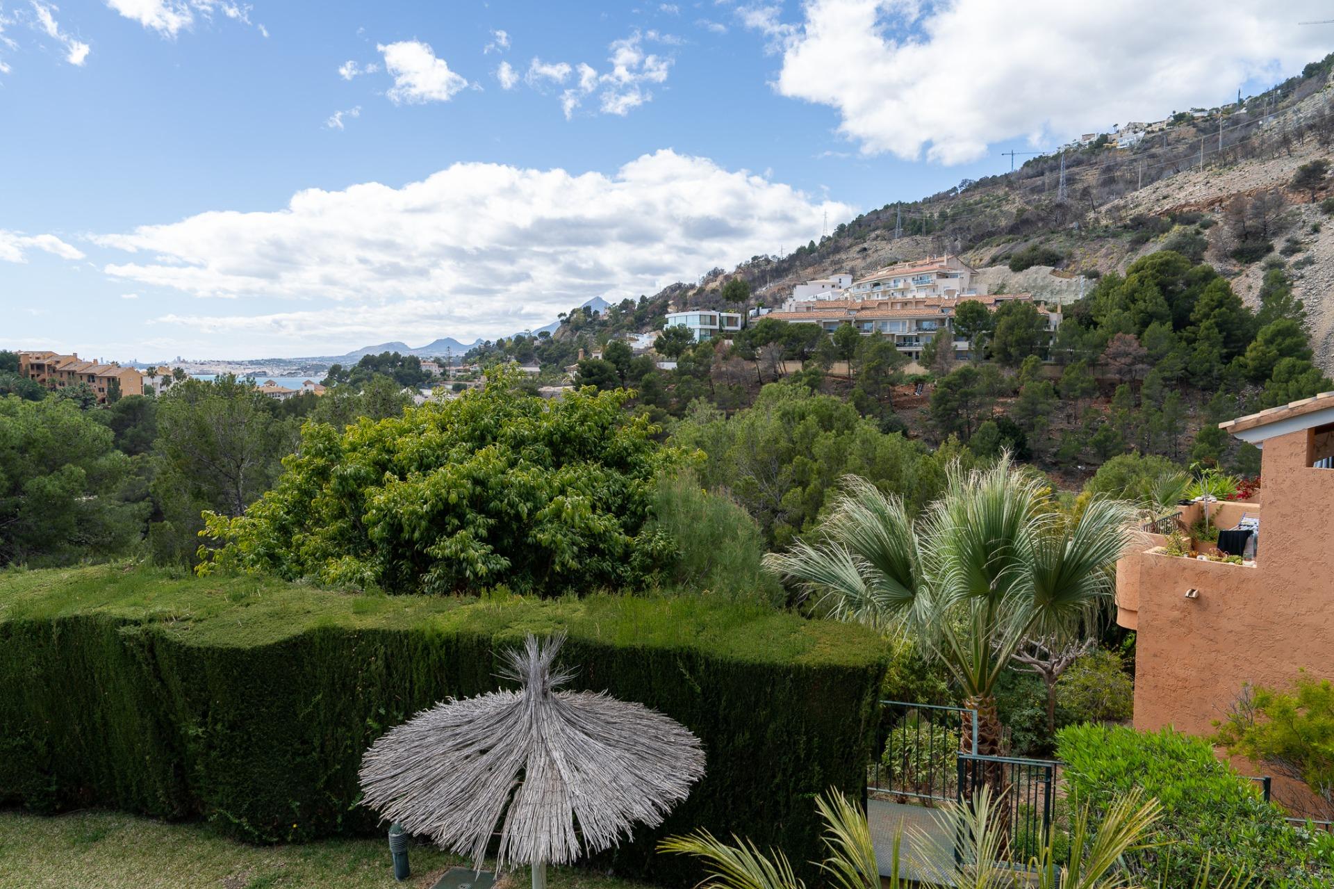Charming Townhouse with Sea Views in Altea Mascarat
