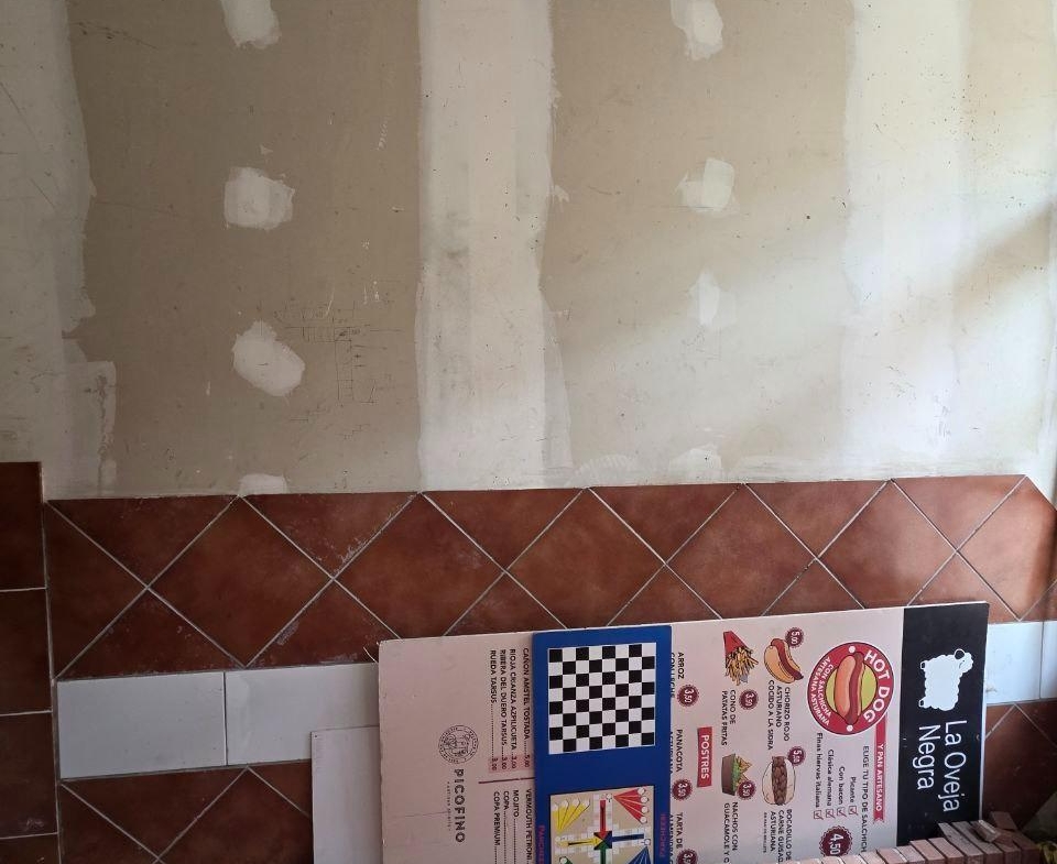 Oportunidad de Inversión: Local Comercial en Oviedo, Zona Fozaneldi-Tenderina