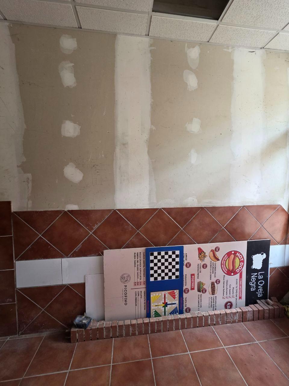 Oportunidad de Inversión: Local Comercial en Oviedo, Zona Fozaneldi-Tenderina