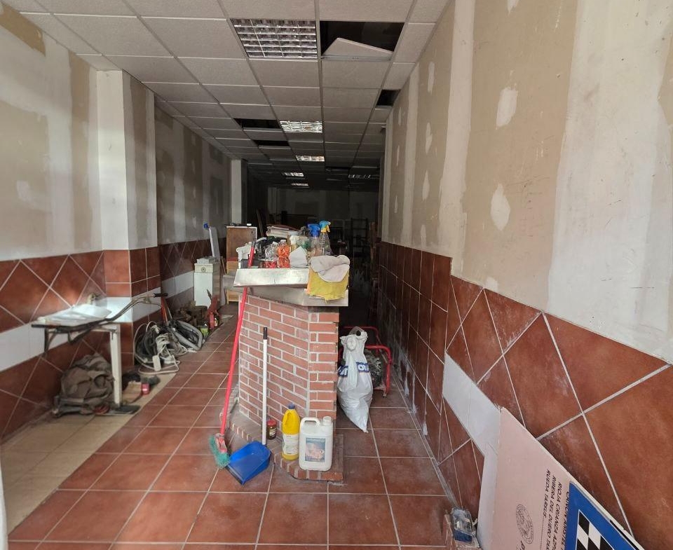 Oportunidad de Inversión: Local Comercial en Oviedo, Zona Fozaneldi-Tenderina
