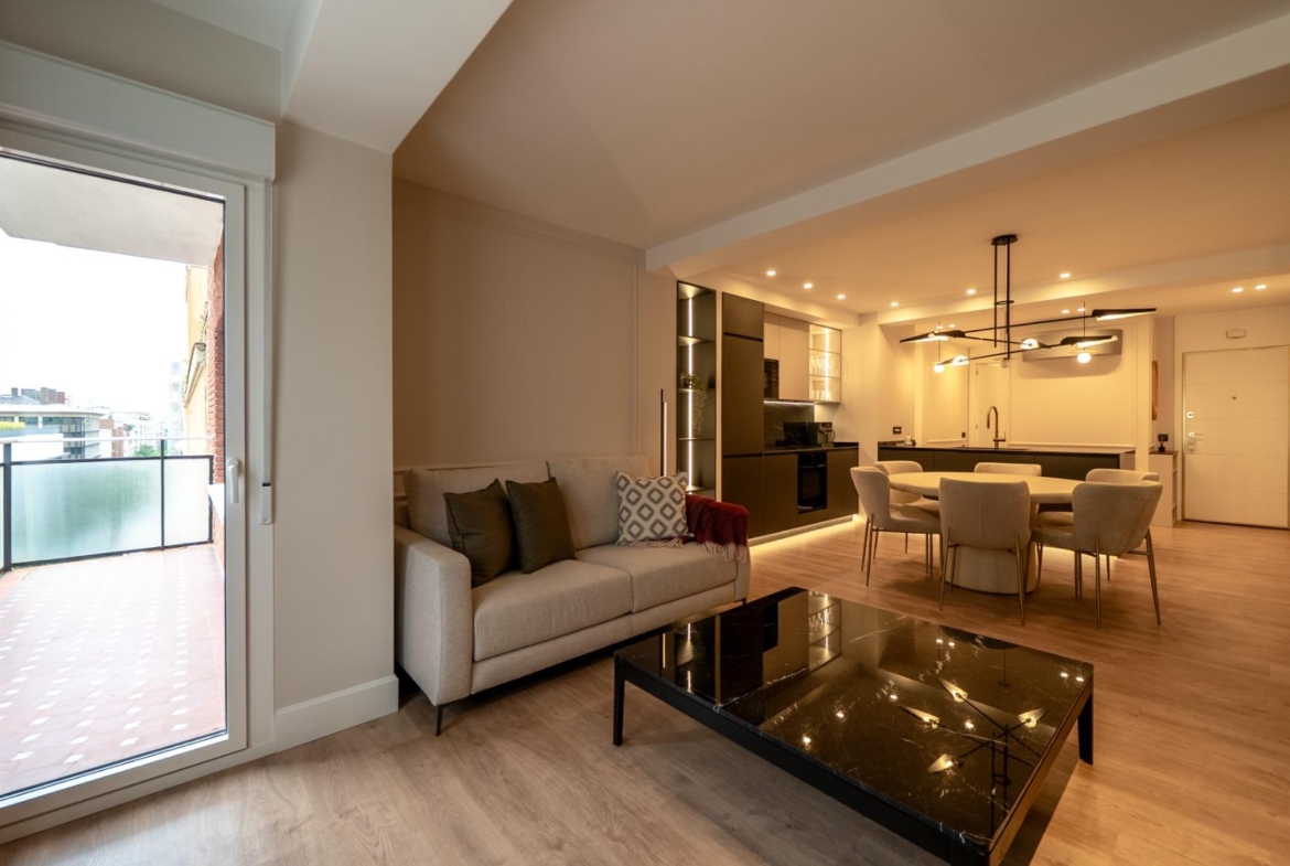 VERVOLGDE APPARTEMENT MET TERRAS EN PARKEREN