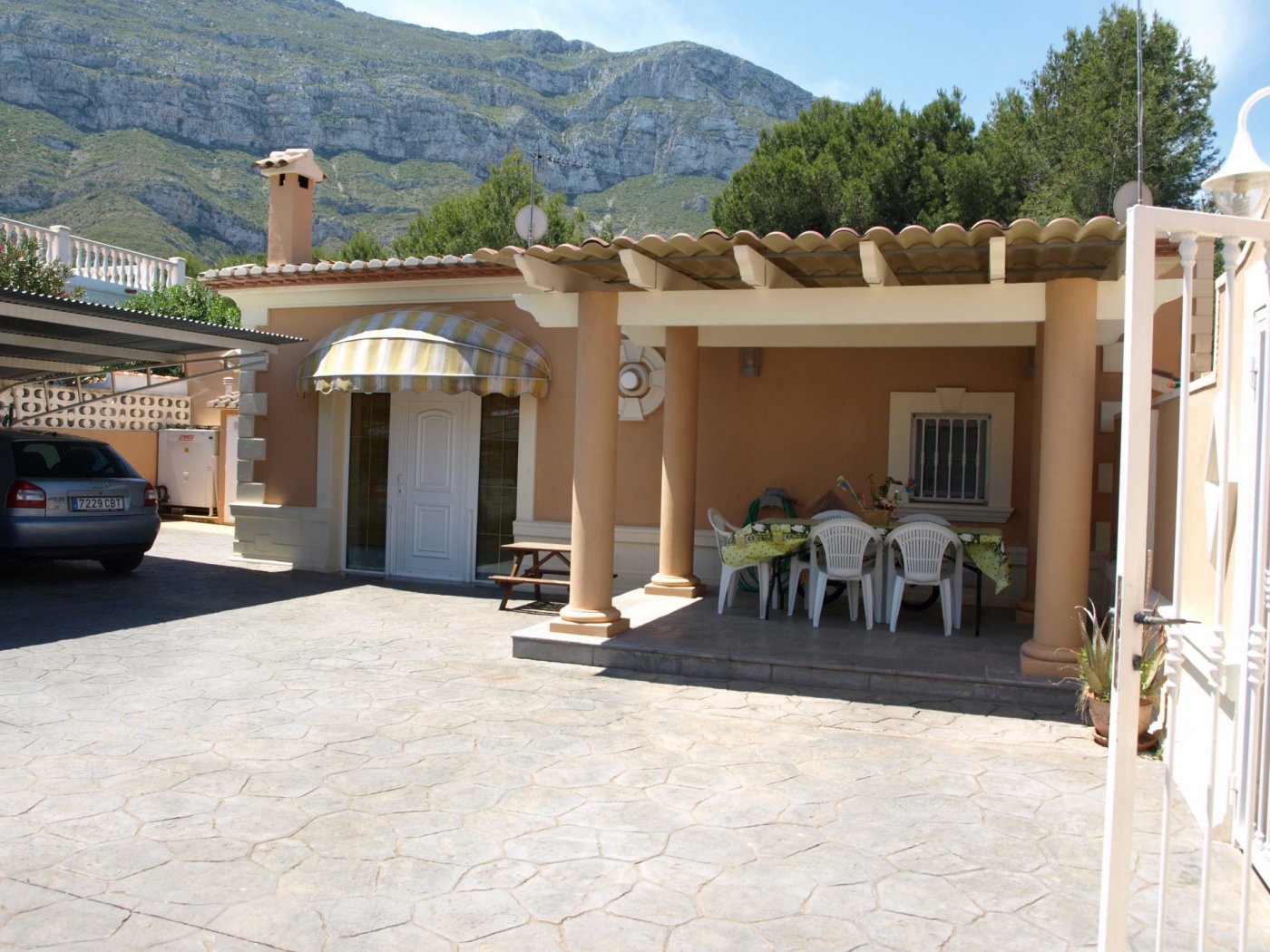 1-4-20 FINCA WITH LUXURY VILLA AND TWO TOWNHOUSES
