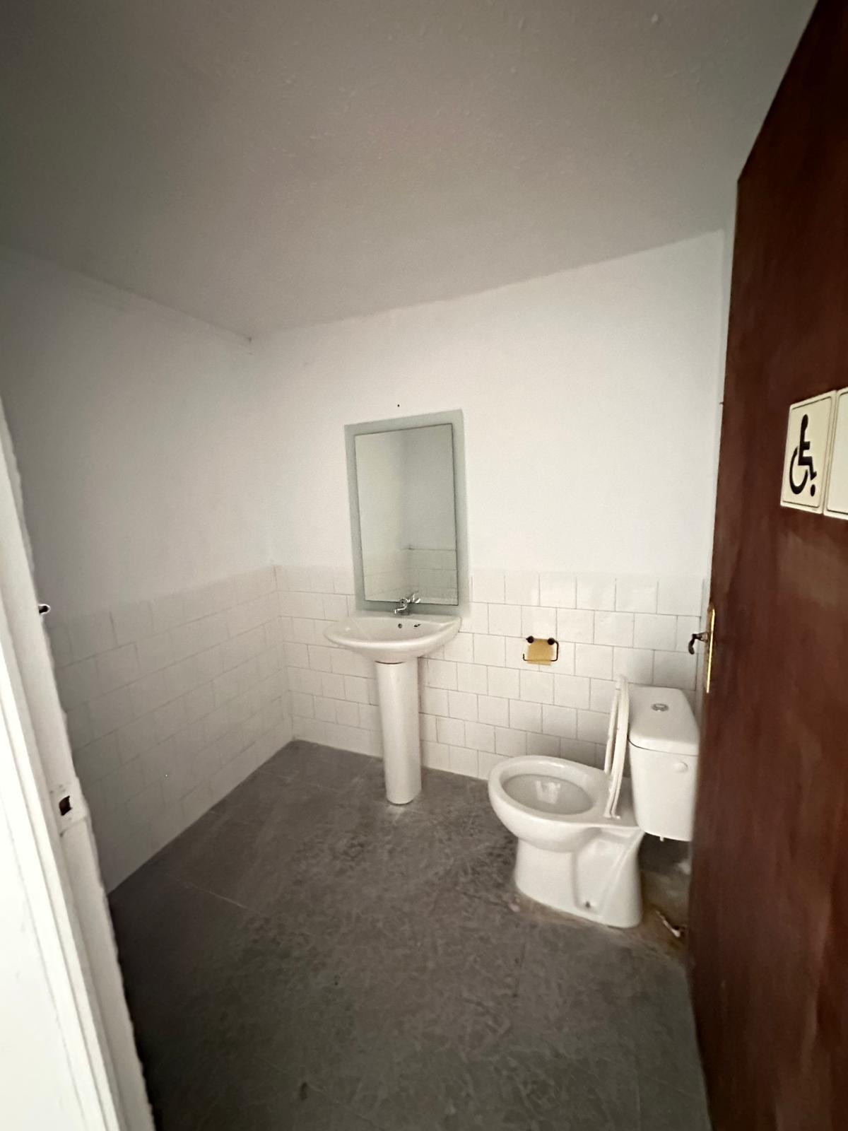 1-4-67 LOCAL CON POSIBILIDAD DE CAMBIO DE USO A VIVIENDA