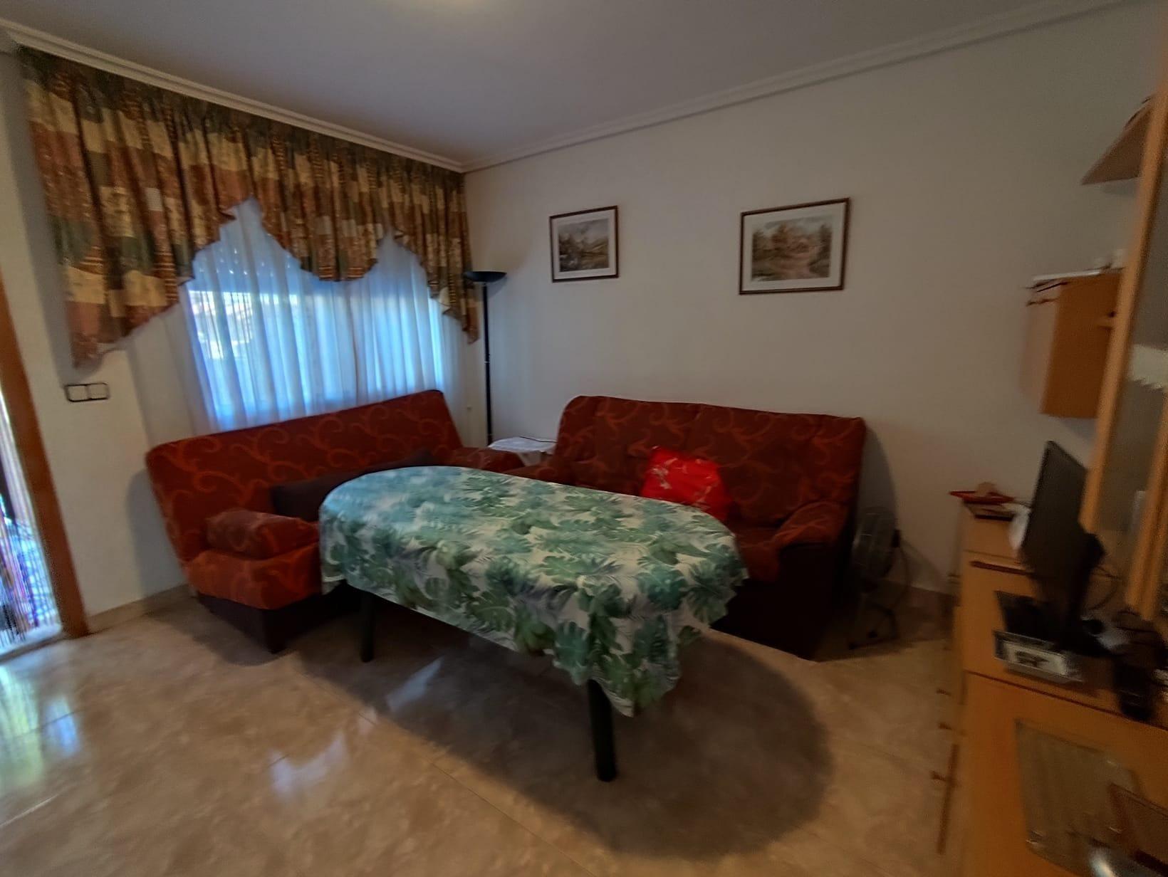 ADOSADO EN LOS ALCAZARES 3 DRM. 2 BAÑOS. SPEEL EEN 500 METROS.