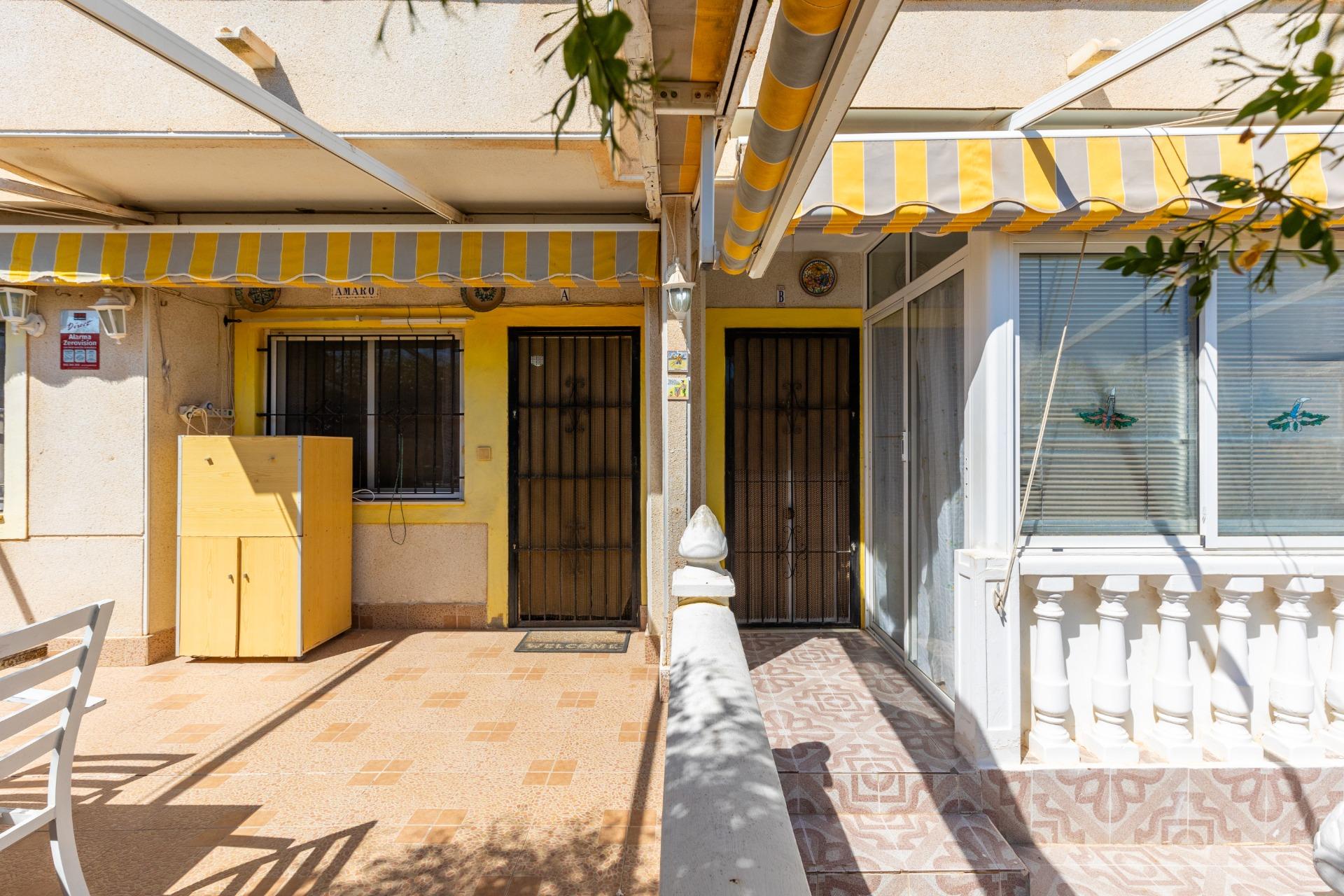 Cozy two houses together with sea views in Torrevieja