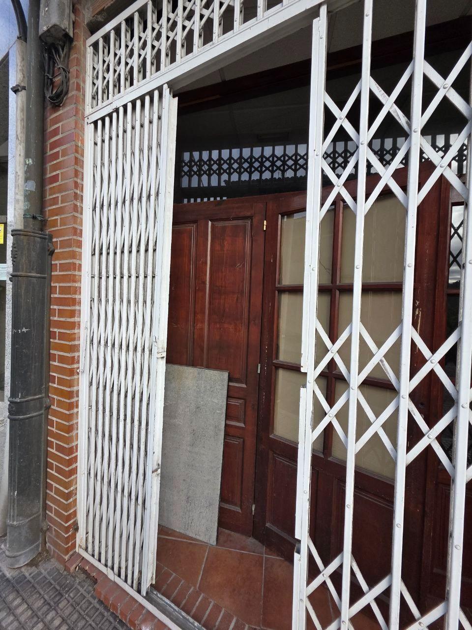 Oportunidad de Inversión: Local Comercial en Oviedo, Zona Fozaneldi-Tenderina