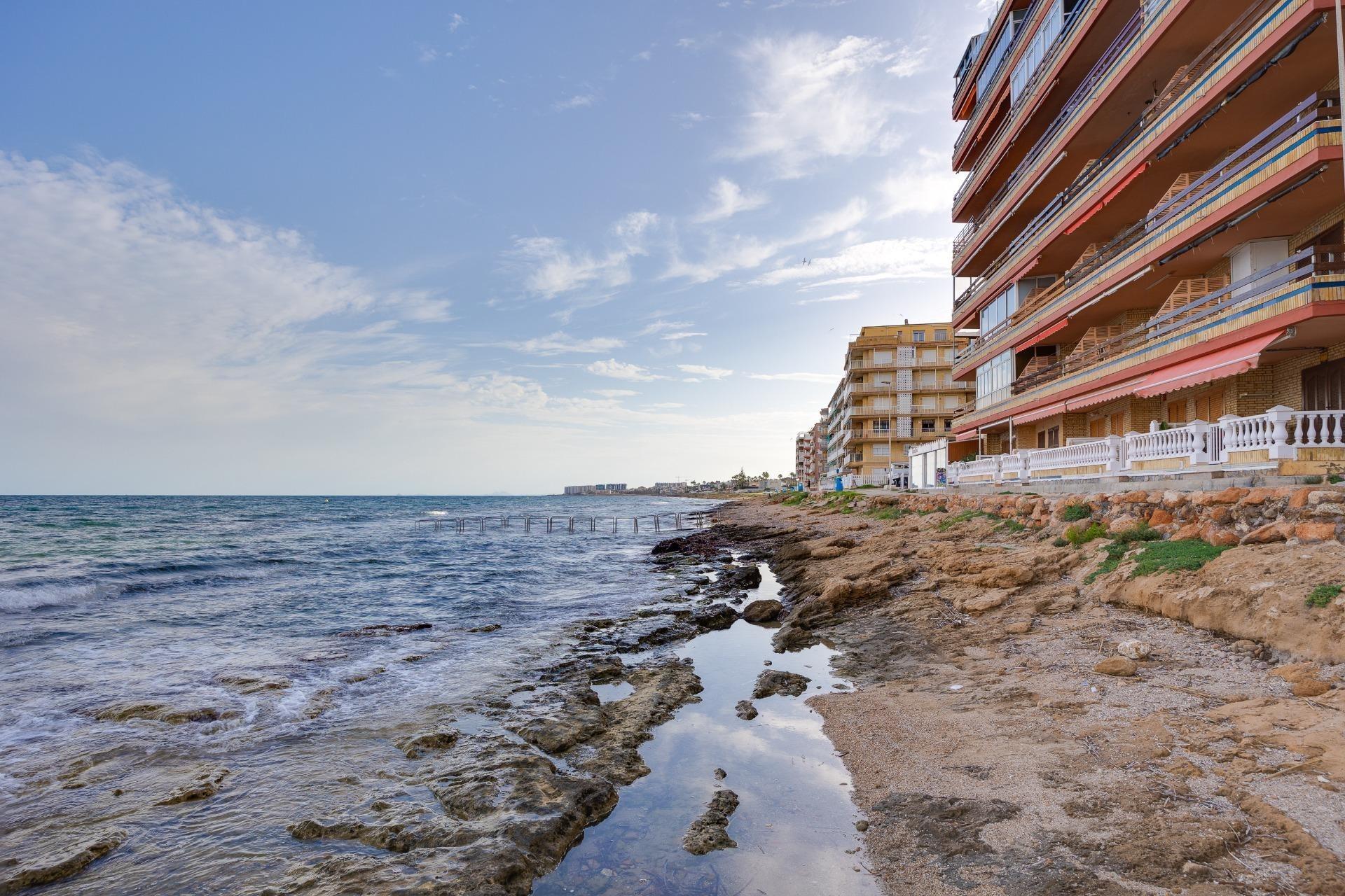 1-40-19 Modern gerenoveerd appartement in Playa de los Náufragos, Torrevieja 3 Slaapkamers 2 Badkamers