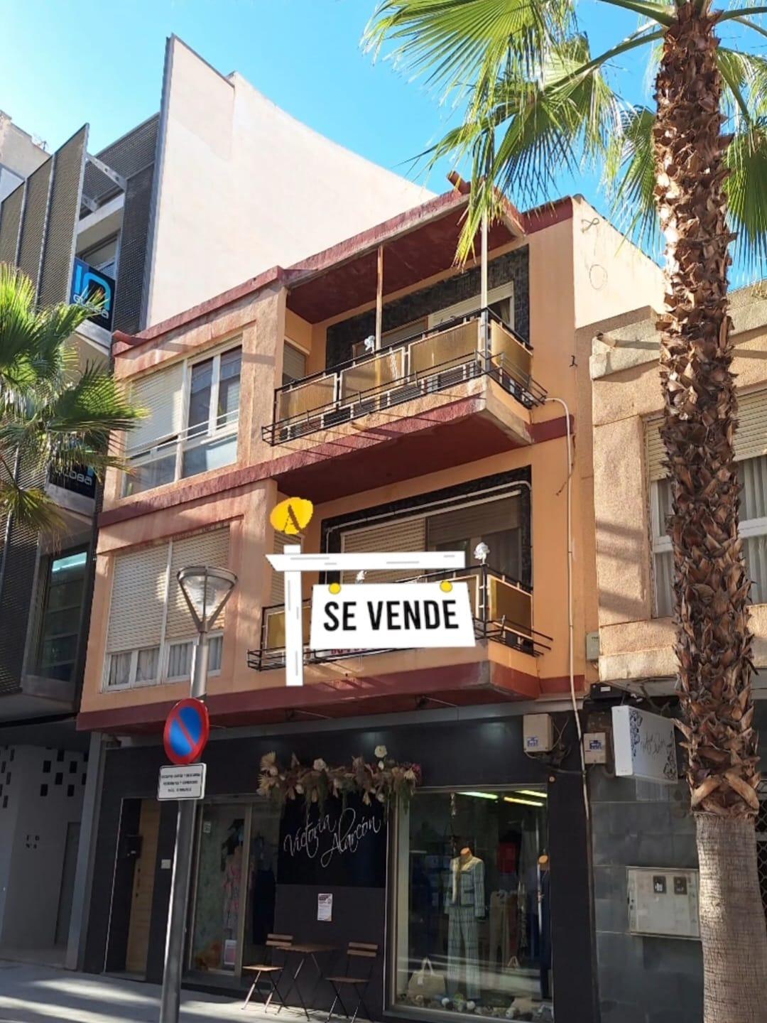 1-42-10 Se vende edificio entero en pleno centro de Torrevieja