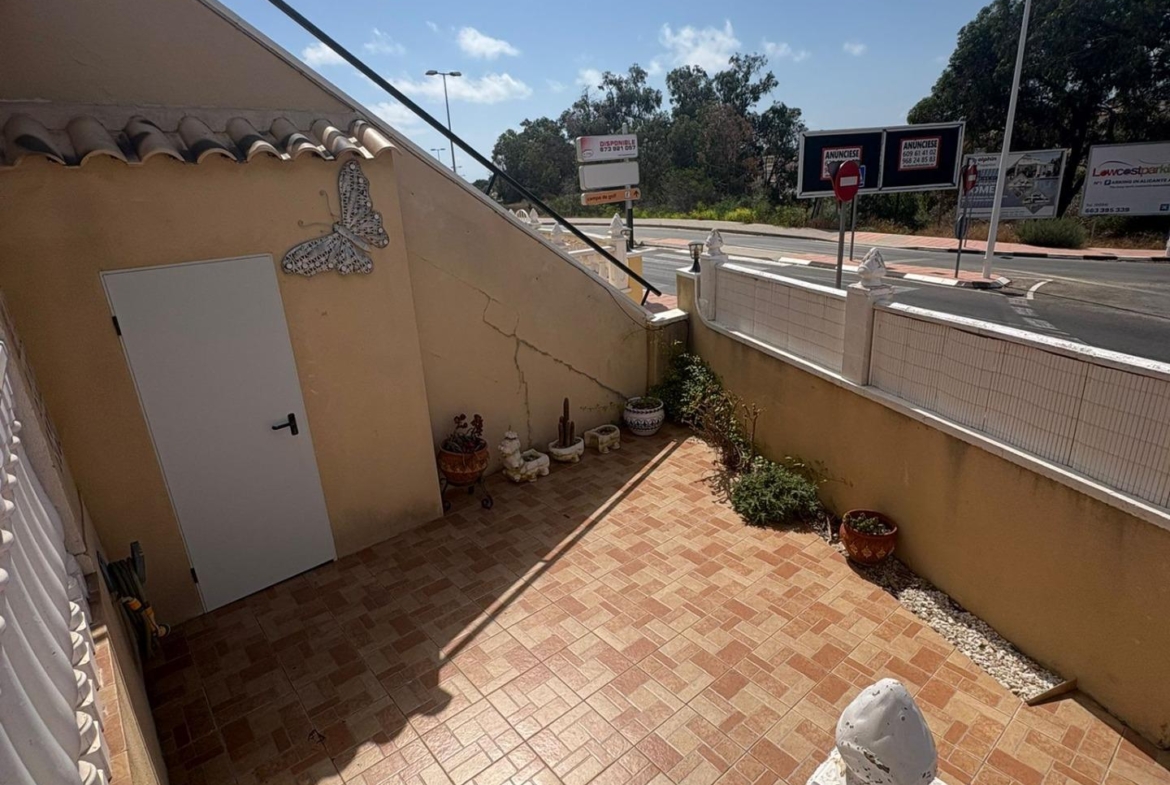 Charming Bungalow in Villamartin Golf Course, San Miguel de Salinas
