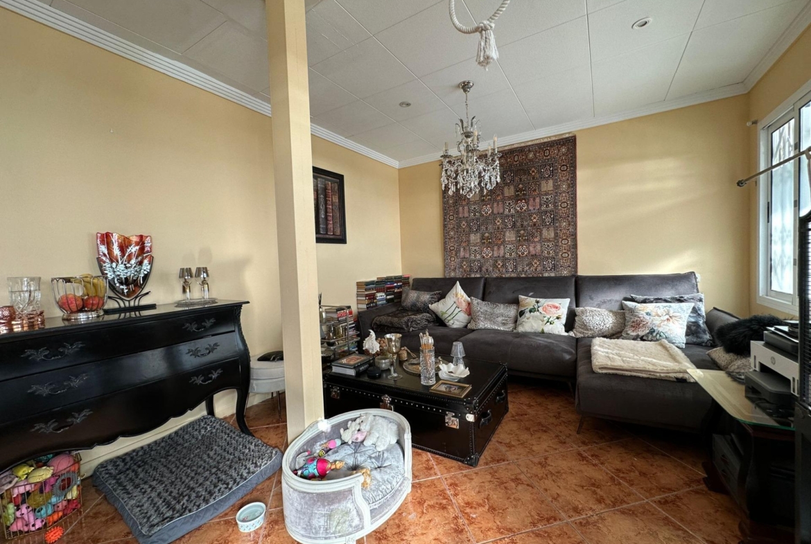 Elegant Apartment by the Sea with Business Potential