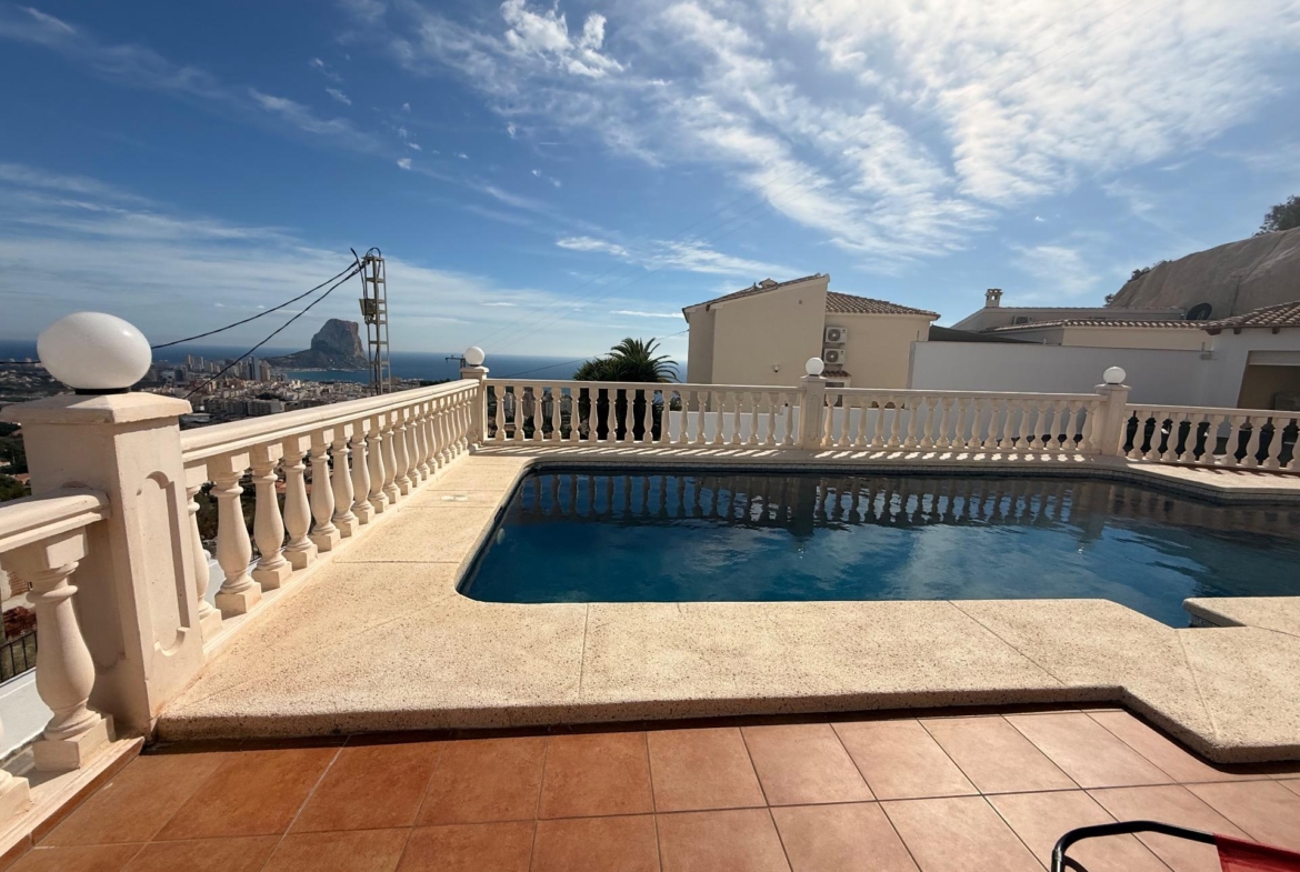 Licht, rust en uitzicht op zee Een indrukwekkende villa in Calpe