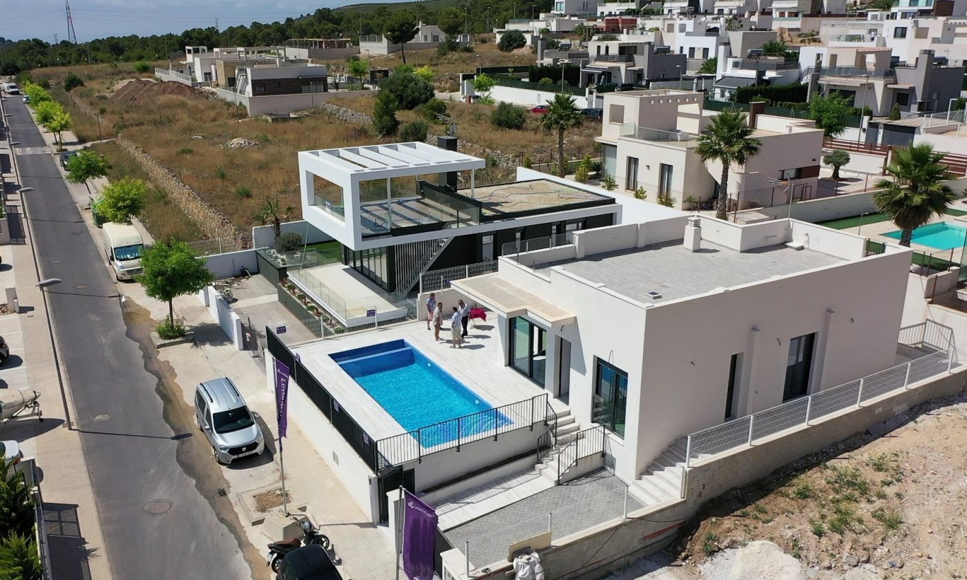 BRAND NEW VILLAS ON ONE LEVEL IN POLOP !!!