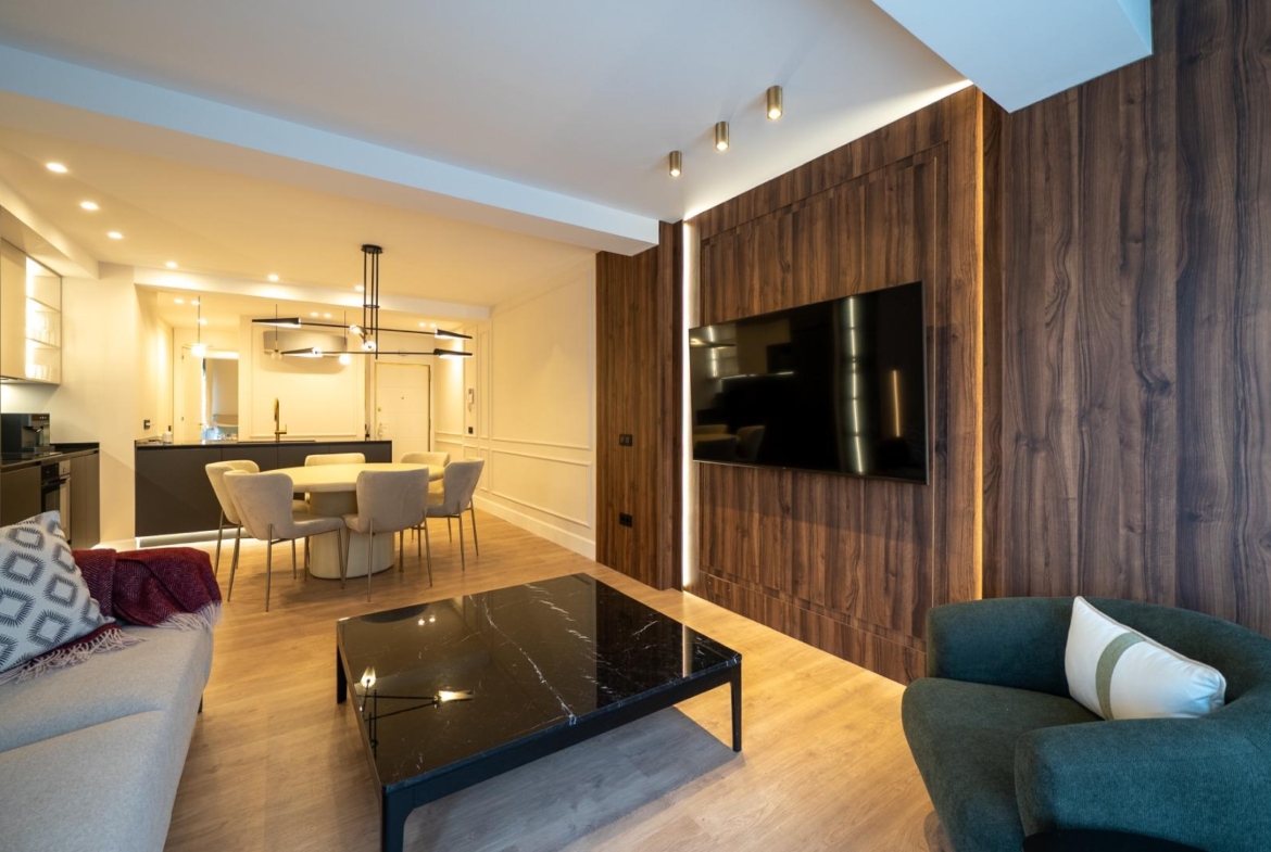 VERVOLGDE APPARTEMENT MET TERRAS EN PARKEREN
