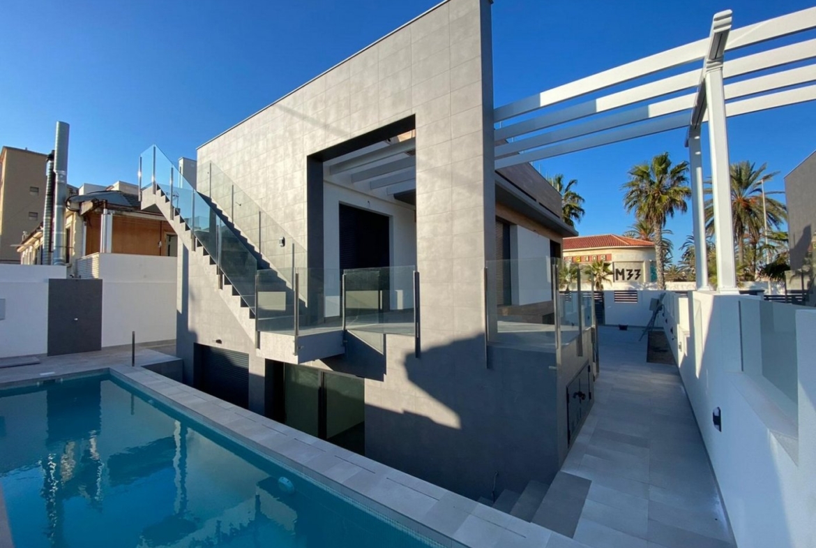 60 m FROM THE BEACH AND WITH SEA VIEWS !!!