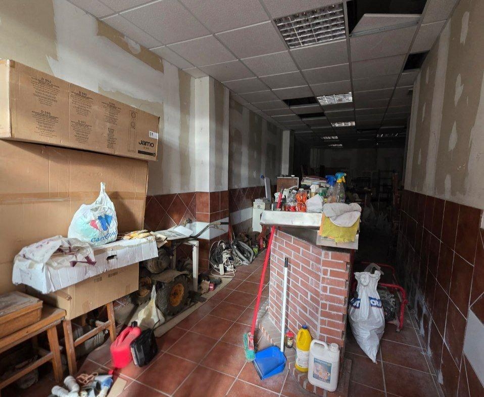Oportunidad de Inversión: Local Comercial en Oviedo, Zona Fozaneldi-Tenderina