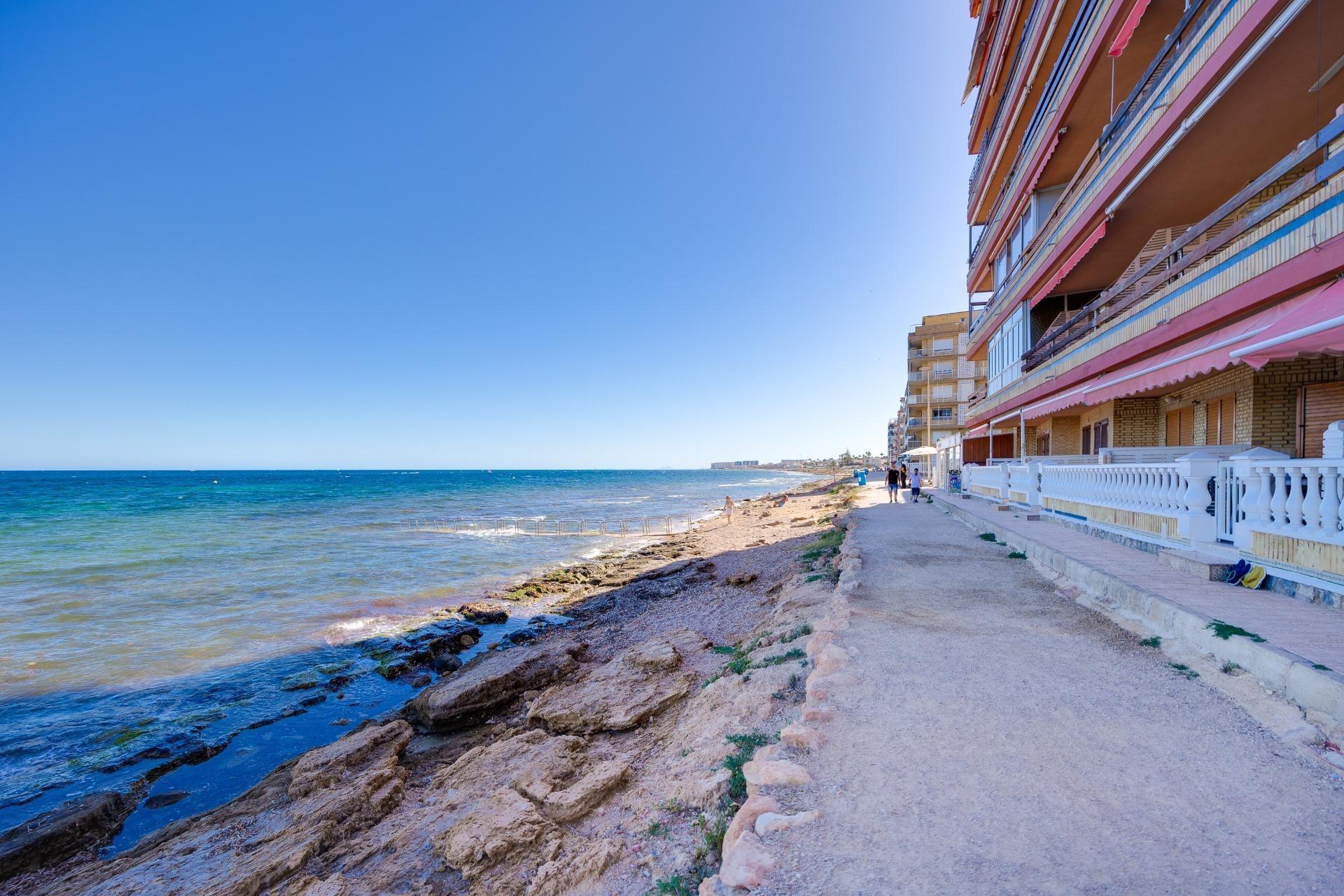 1-50-11 Modern gerenoveerd appartement in Playa de los Náufragos, Torrevieja 3 Slaapkamers 2 Badkamers