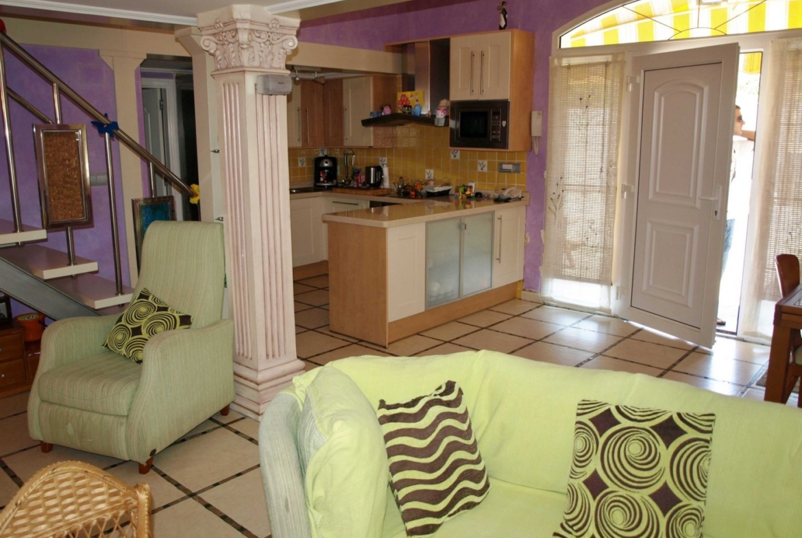 FINCA WITH LUXURY VILLA AND TWO TOWNHOUSES