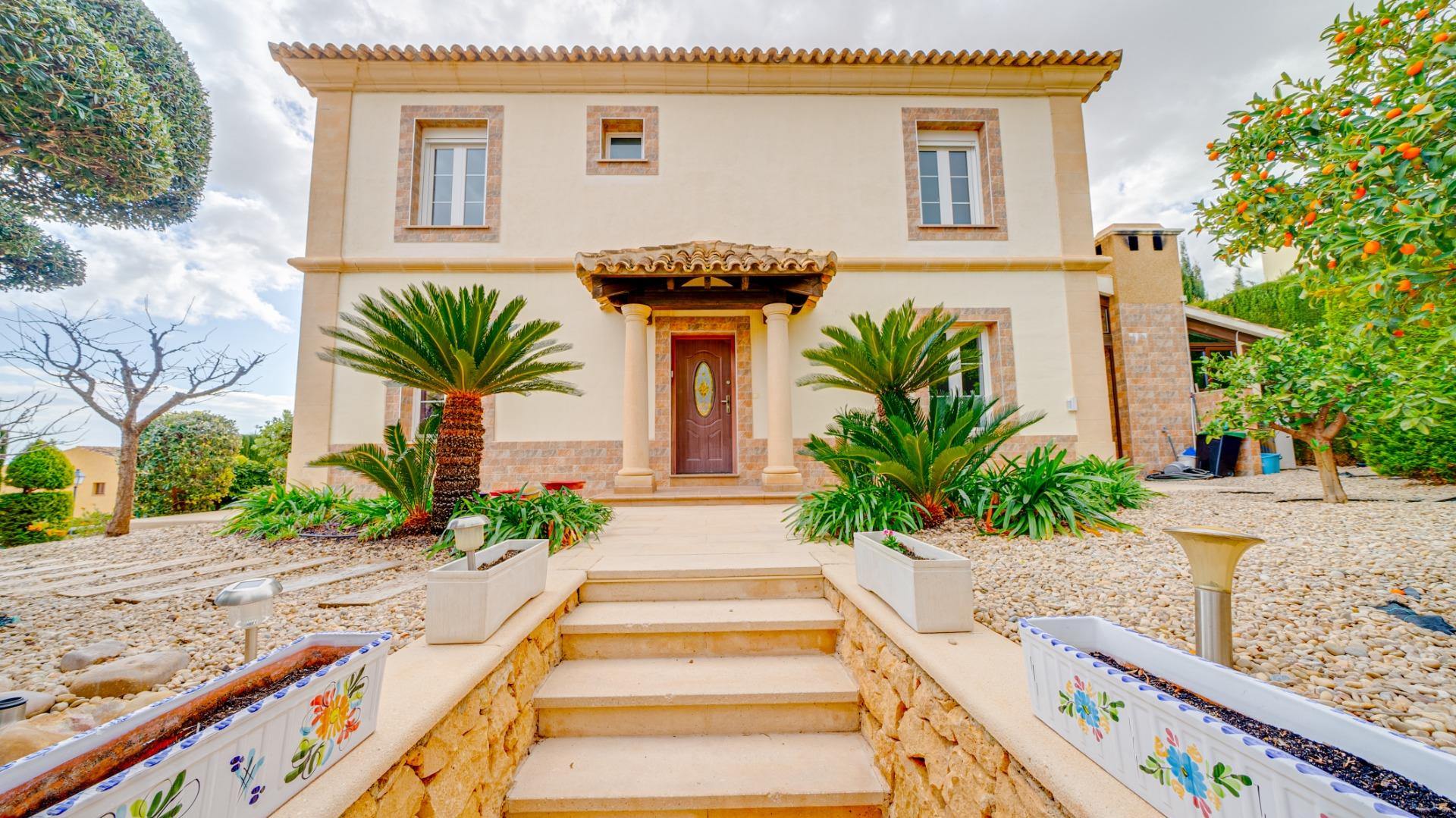 1-51-2 Preciosa Villa en Golf Bahia de Finestrat
