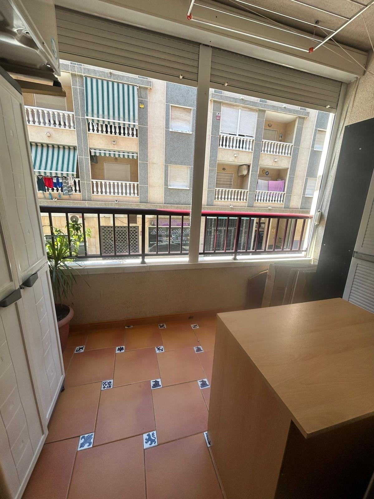 Apartamento con garaje cerrado en Torrevieja – Zona Acequion