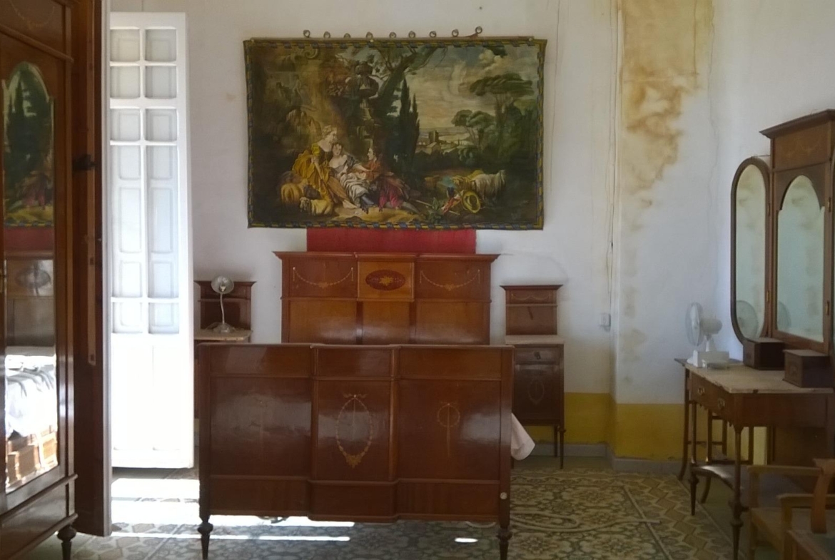 Traditional spanish rustic finca with extensive land & mountain views
