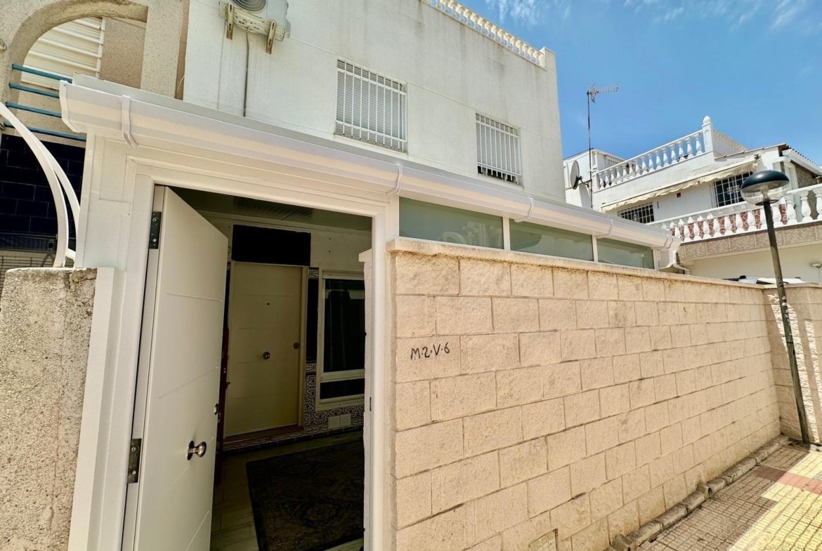 ADOSADO REFORMADO 2 PLANTAS CON ENTRADAS INDEPENDIENTES