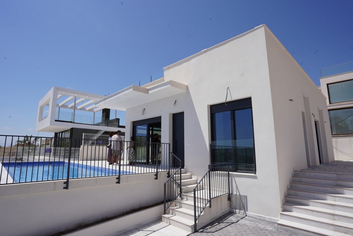 BRAND NEW VILLAS ON ONE LEVEL IN POLOP !!!
