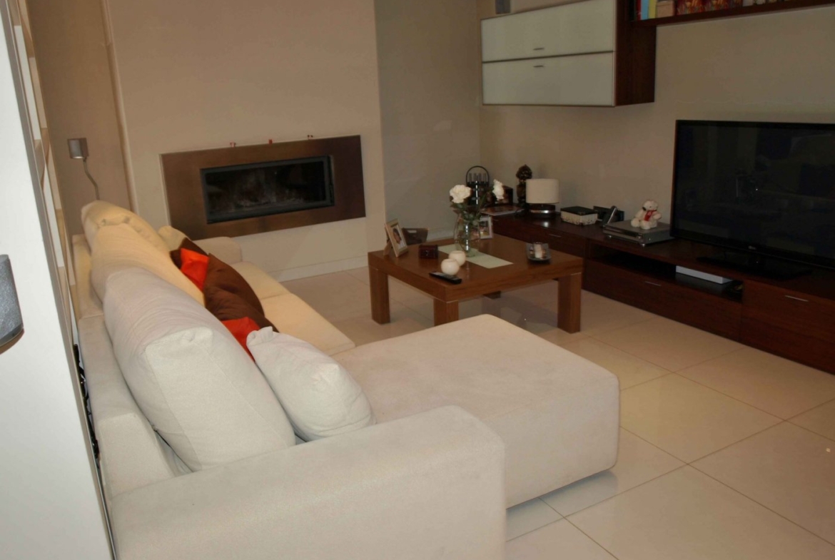 FINCA WITH LUXURY VILLA AND TWO TOWNHOUSES