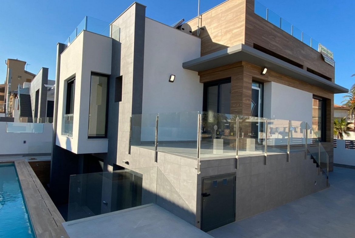 60 m FROM THE BEACH AND WITH SEA VIEWS !!!