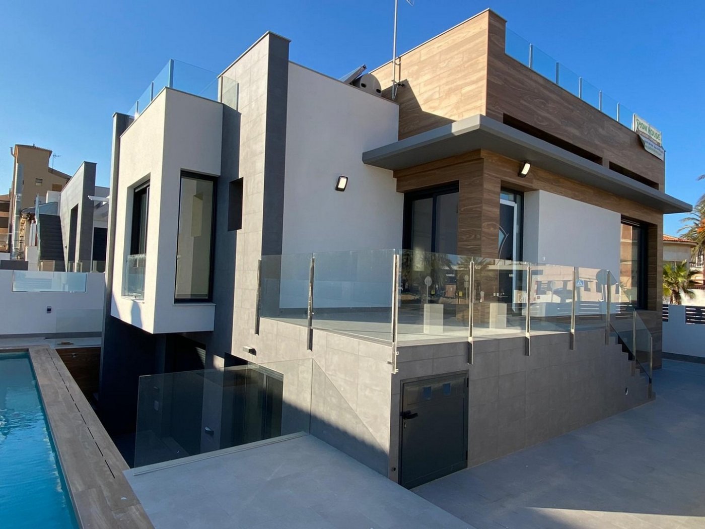 1-6-3 60 m FROM THE BEACH AND WITH SEA VIEWS !!!